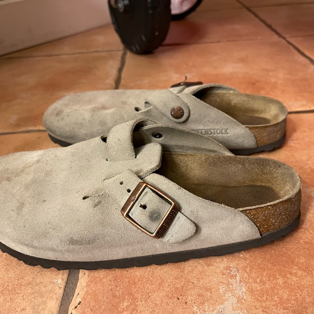 BIRKENSTOCK BOSTON CLOG TAUPE SUEDE